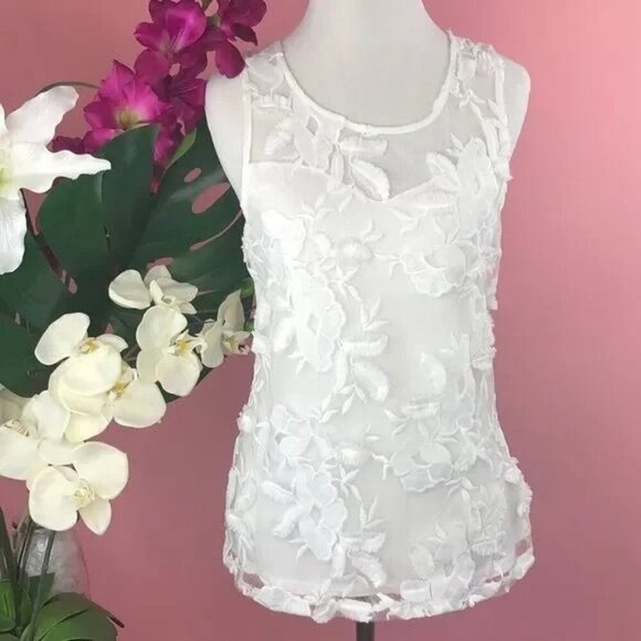 H&M White Floral Applique Sleeveless Blouse - Picture 1 of 6
